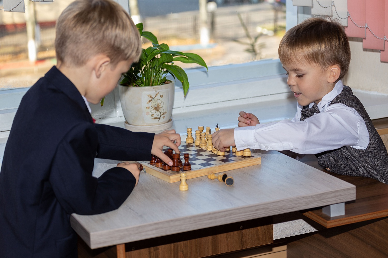 Игра в шахматы на перемене