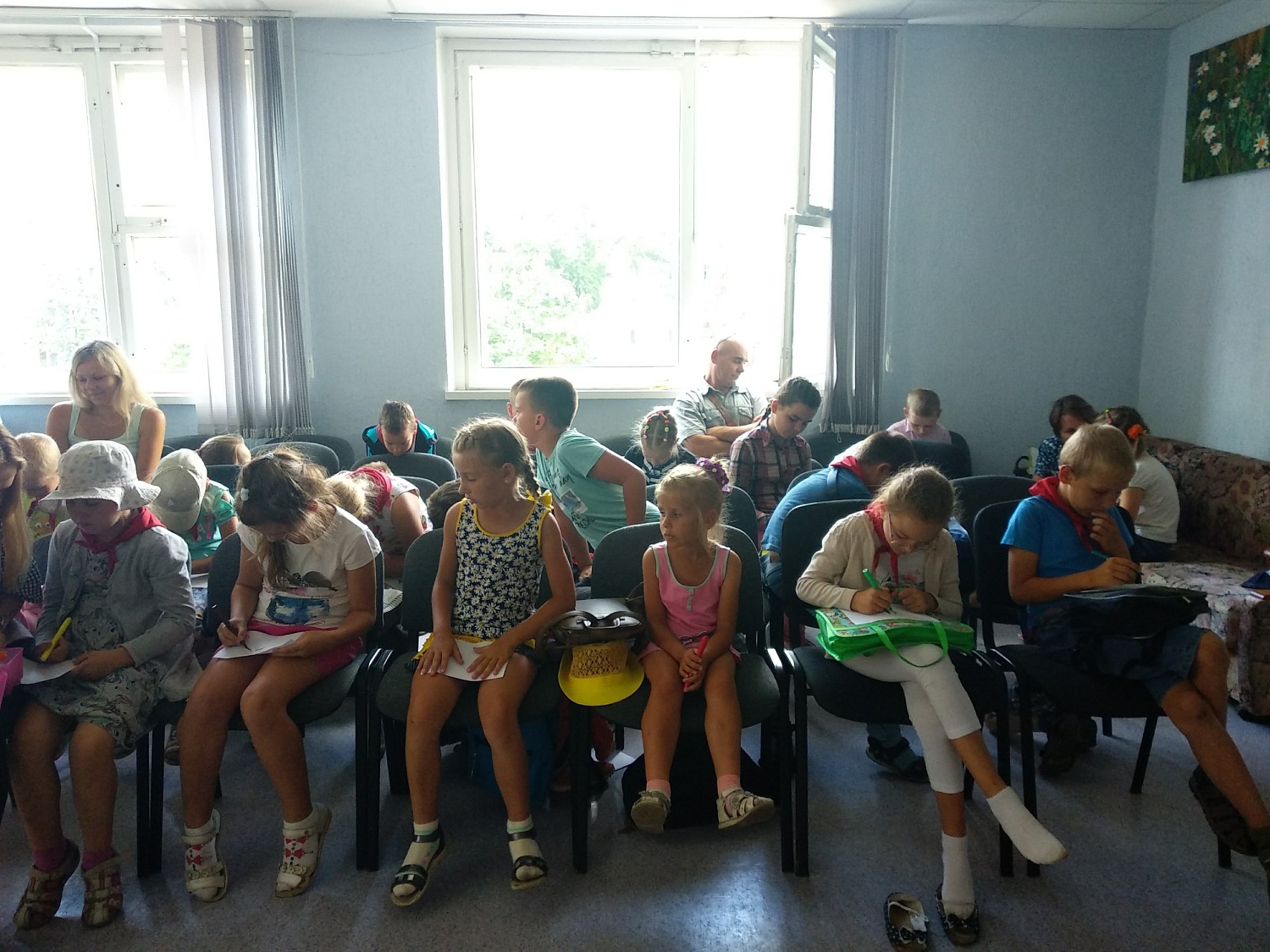  Награждение супергероев с журналом "Отличник"